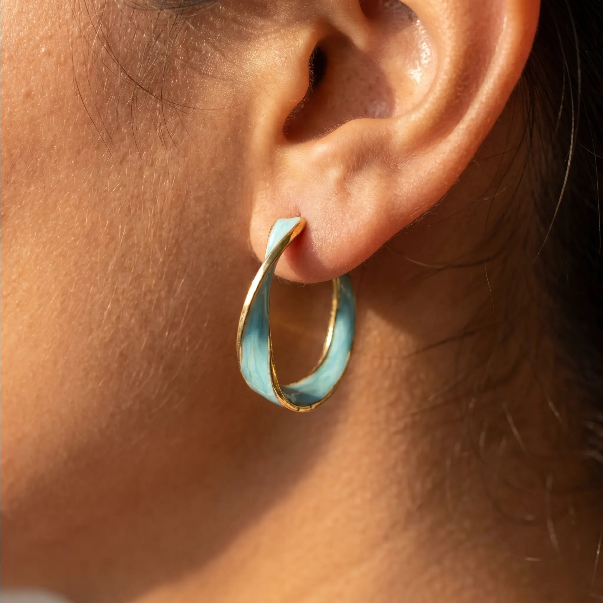 Rushvi Twist Enamel Gold Plated Hoop Earrings for Everyday Wear